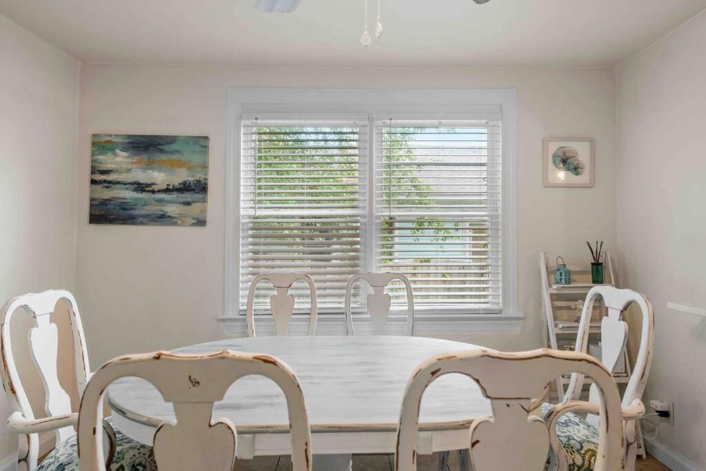 Beach Bungalow - 1 Block To Beach - Pets Welcome! Norfolk Exterior foto