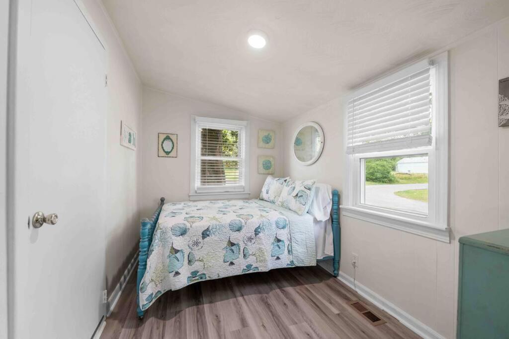 Beach Bungalow - 1 Block To Beach - Pets Welcome! Norfolk Exterior foto