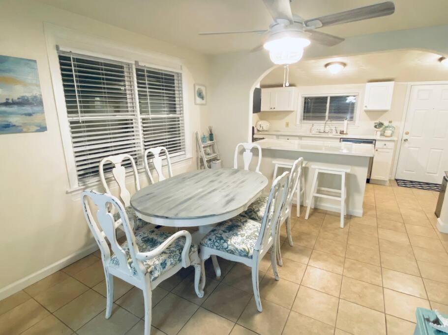 Beach Bungalow - 1 Block To Beach - Pets Welcome! Norfolk Exterior foto